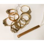 COLLECTION OF 9CT GOLD RINGS & BAR BROOCH