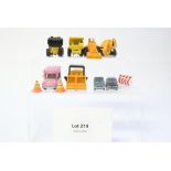 Assorted 8 Assorted Loose Models & Props (Cars & Construction)