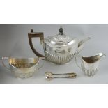 An Edwardian silver three piece tea service, by Goldsmiths & Silversmiths Co. Ltd., London 1904,