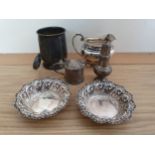 A Victorian silver pair of bon bon dishes, Sheffield 1900, a Victorian silver cream Jug, Sheffield