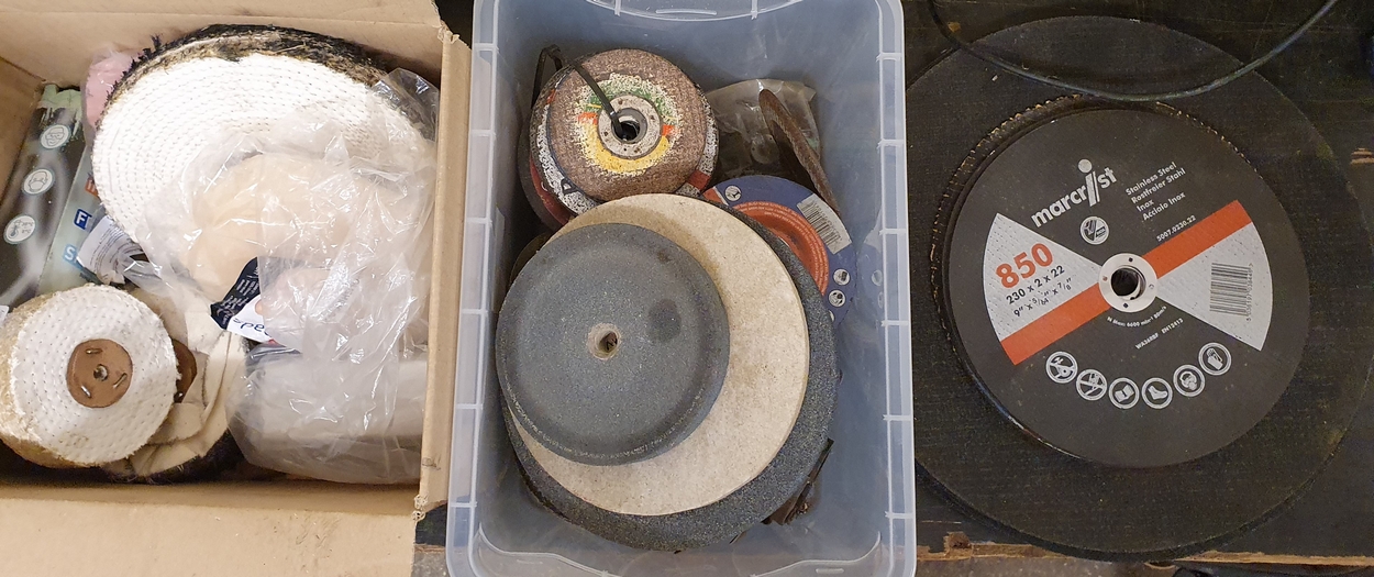 A quantity of cutting and grinding discs together with polishing mops.