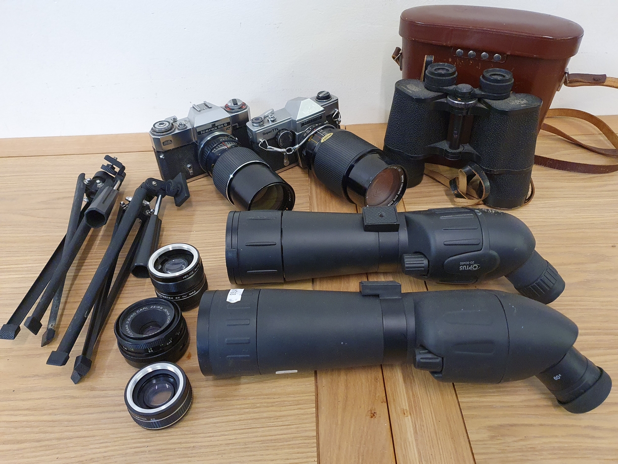 A quantity of camera equipment, to include a Prinzflex Super TTL body with Vivitar 70-210 mm lens