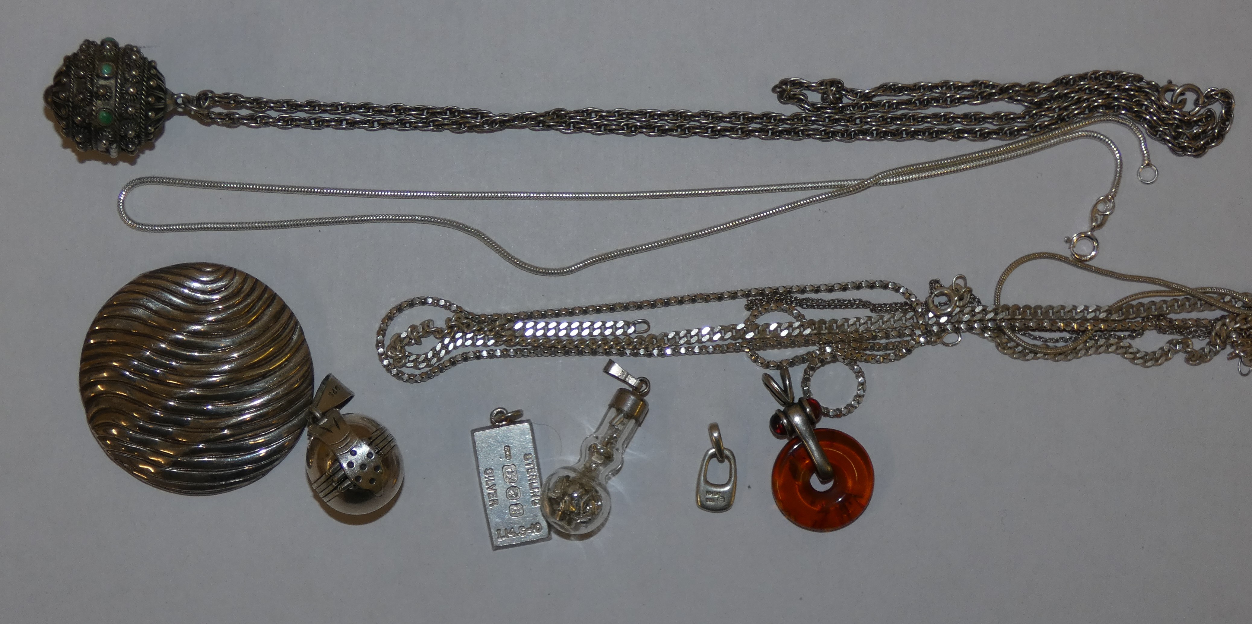 A silver dish pendant and other silver jewellery