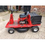 A MTD Pinto petrol ride on lawn mower, model AD251L20176. With a 61cm turning circle, a 7Hp motor