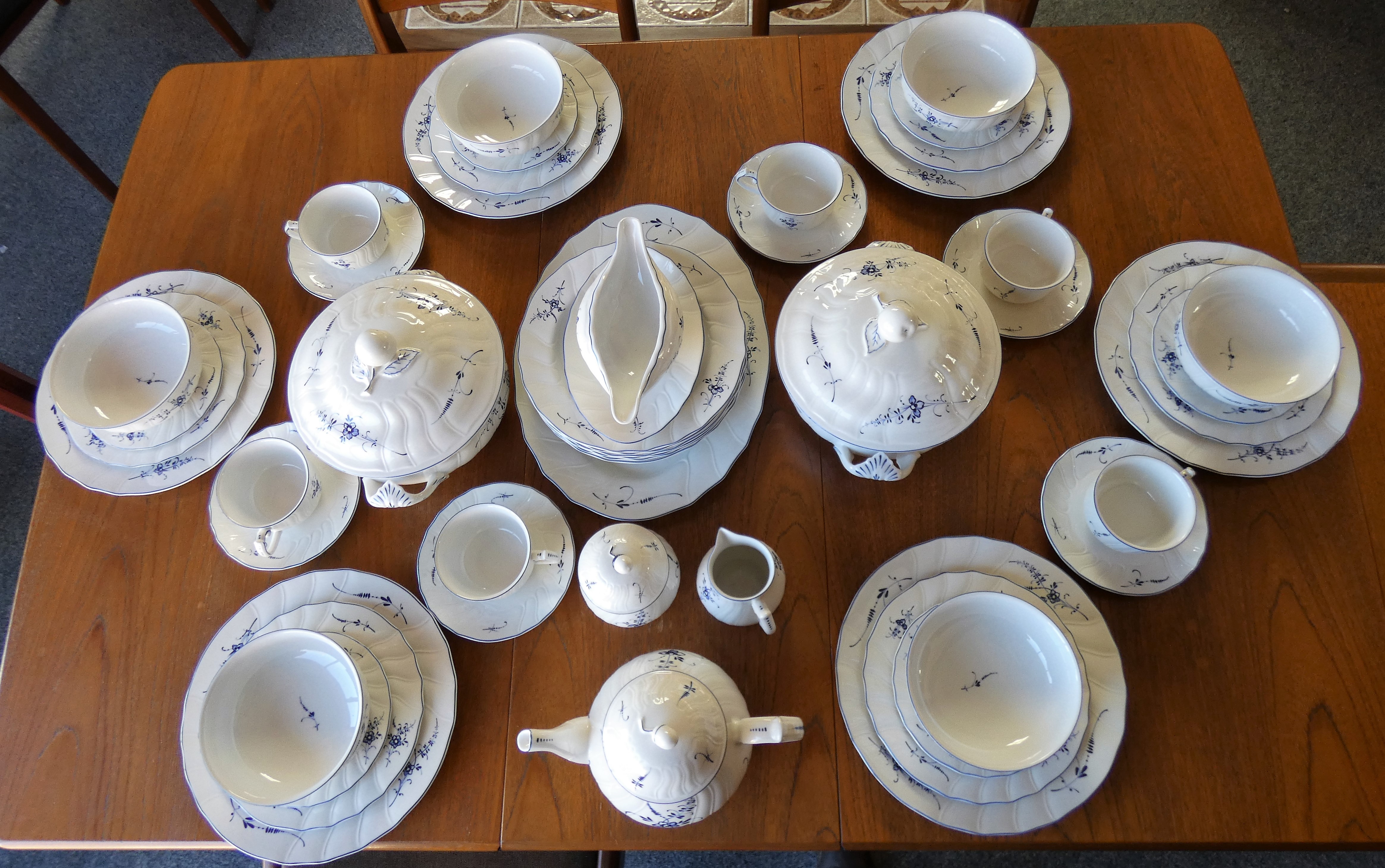 A Villeroy and Boch tea and dinner service in the 'Old Luxembourg' pattern, to include a teapot,