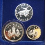 Silver proof 5 pence, 1990, two sizes, case, Isle of Man £1, case (2).