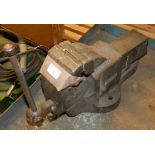 A Large table top vice