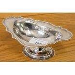 An Edwardian silver oval pedestal basket, London 1906, with wavy border, height 6 cm, weight 3.5