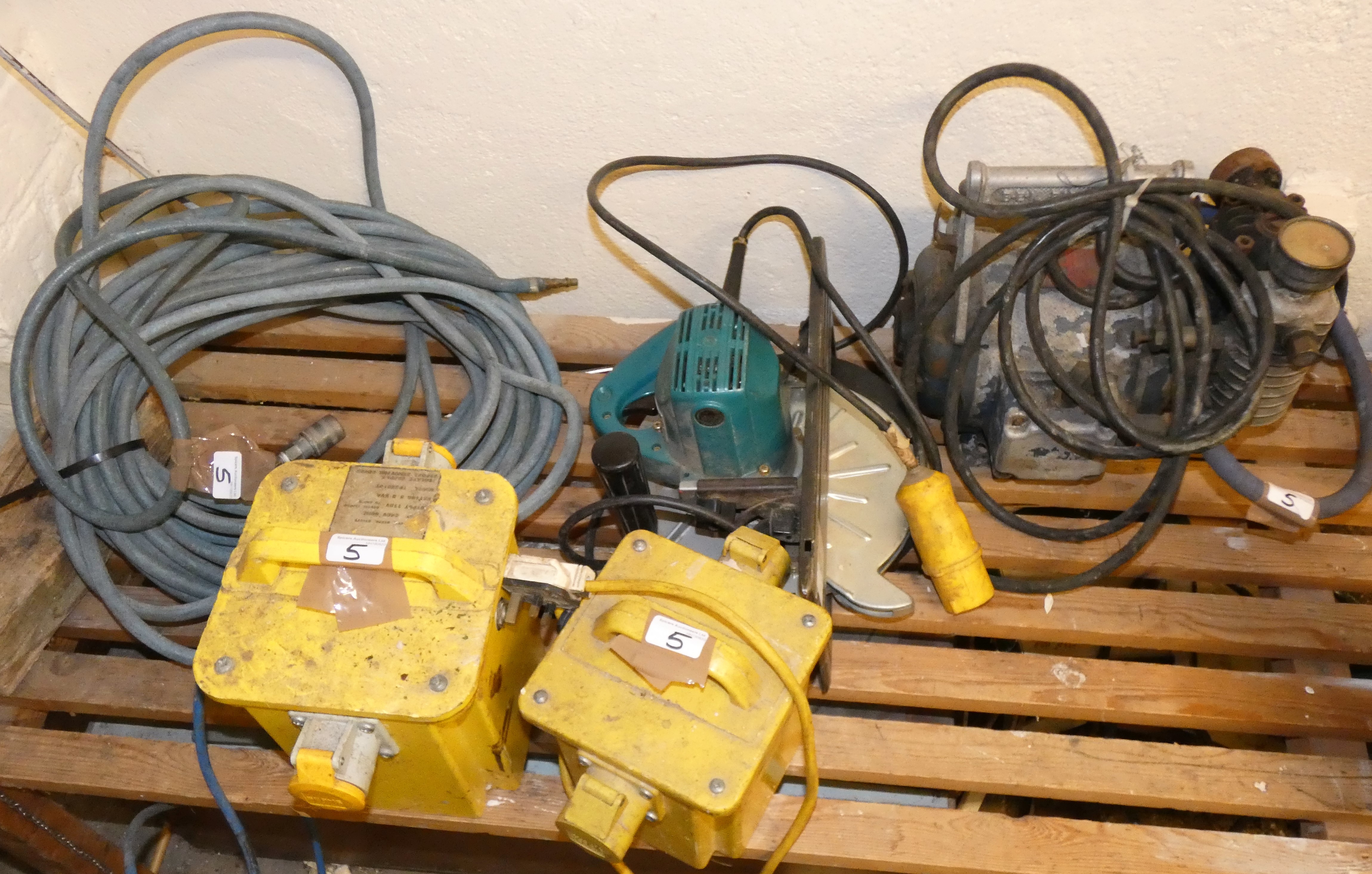 A Makita circular saw, compressor, power packs and air line (5)