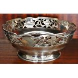 An Edwardian silver bowl, Sheffield 1909, of circular form with a floral pierced border, raised on a