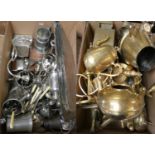 A quantity of brass ware, to include a horse and carriage, teapot and other various brass ware