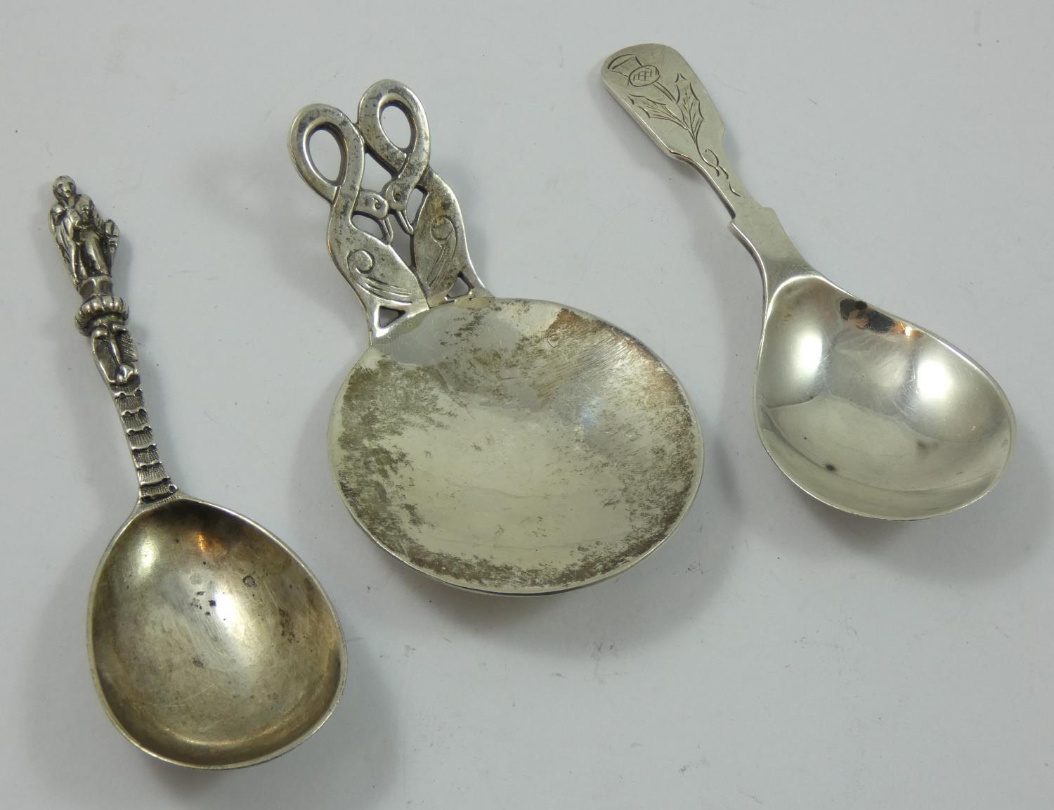 A hand made silver caddy spoon, by APRS, London 2000, Millennium duty mark, with pierced bird motif,