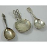 A hand made silver caddy spoon, by APRS, London 2000, Millennium duty mark, with pierced bird motif,