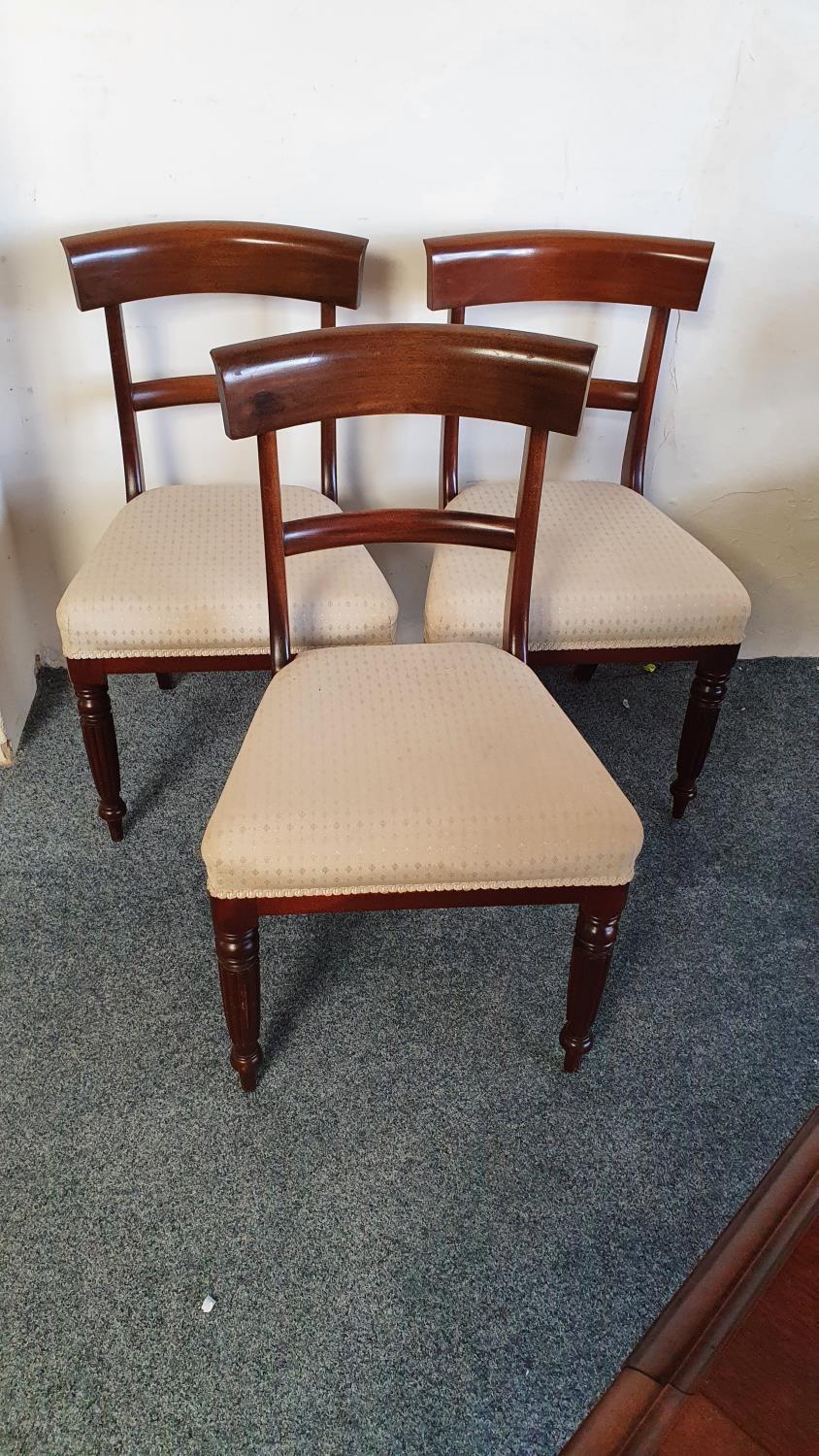 A Victorian style mahogany extending dining table with eight chairs, by John Mason of Lockington, - Image 5 of 6