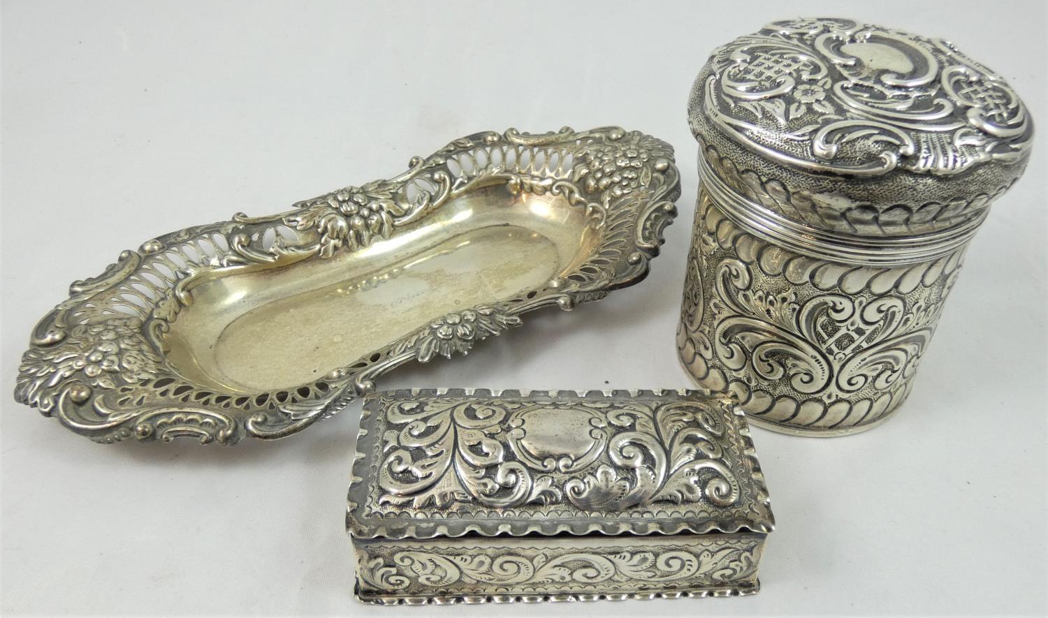 A Victorian silver pin box, Birmingham 1899, with embossed decoration, 9 x 4 x 3 cm, a circular box,