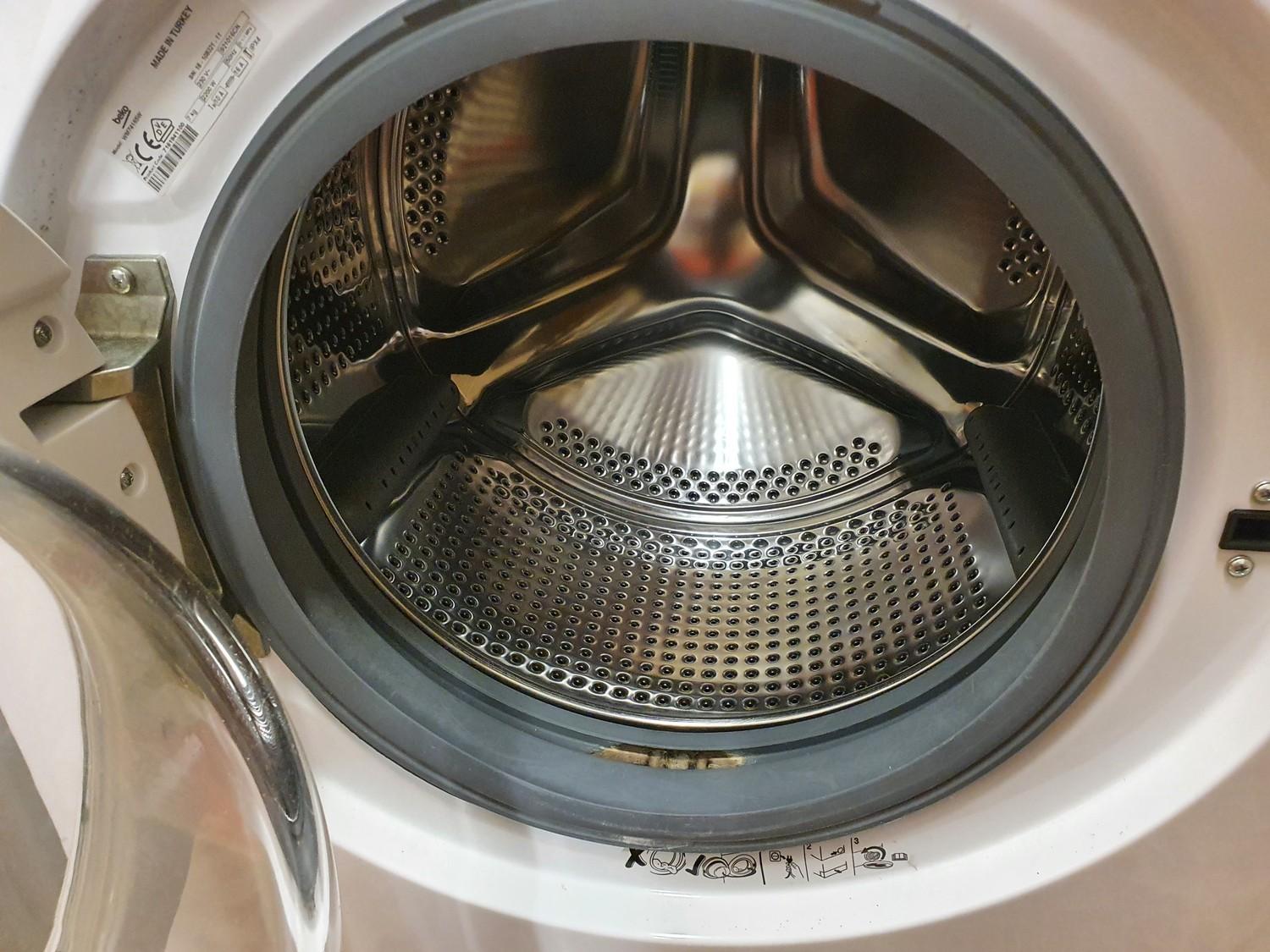 A Beko 7kg washing machine, model WM74165W. - Image 3 of 4