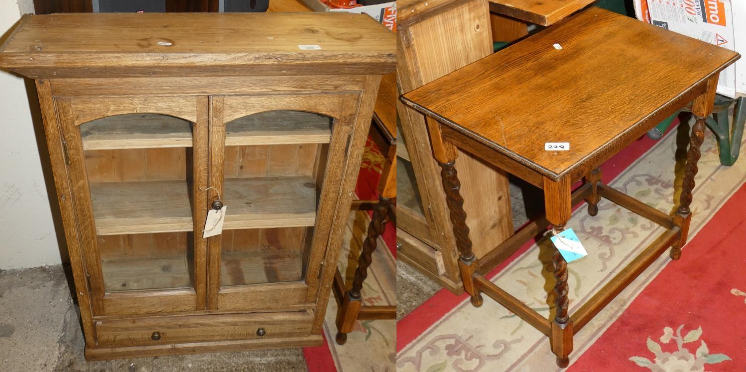 An Edwardian oak wall cabinet, the glazed doors over a single drawer, 89 x 74 cm and an oak side