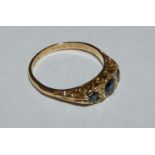 An 18ct gold sapphire ring, carved claw set with diamond points between, weight 3 gm.