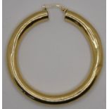 A hollow gold earring, stamped 750, weight 5 gm.