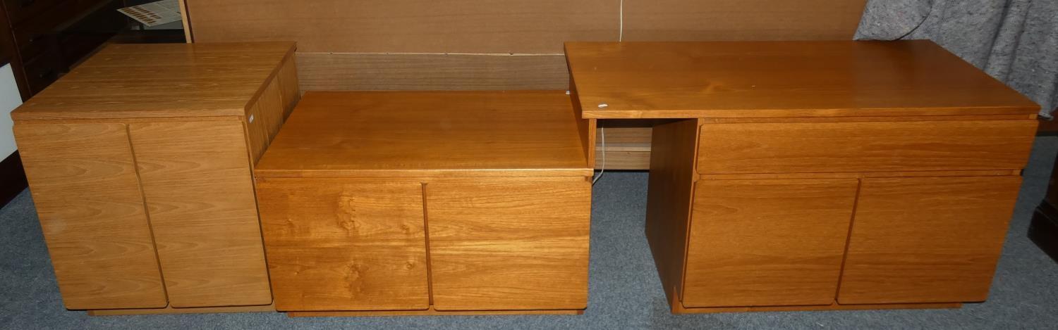 A Tapley 33 combination unit, a single drawer over cupboard unit 67 cm high, with extending top to