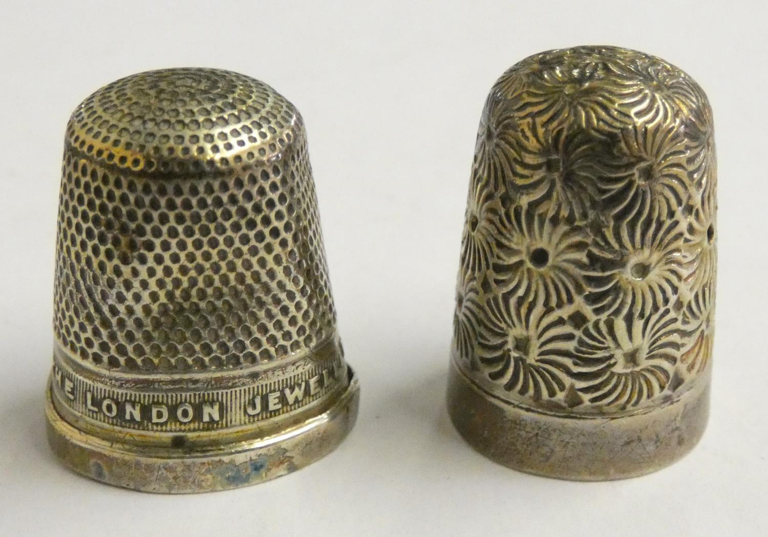 A Victorian silver pair of salt pots, Birmingham 1894, with glass liners and spoons, a silver - Image 2 of 6