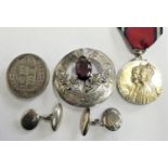 A pair of silver cufflinks, Chester 1897, a silver Jubilee medal, a Scottish silver brooch,