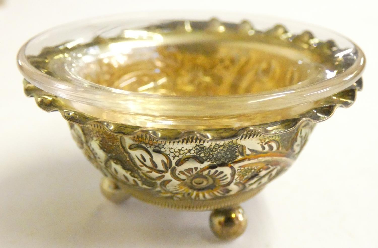 A Victorian silver pair of salt pots, Birmingham 1894, with glass liners and spoons, a silver - Image 5 of 6