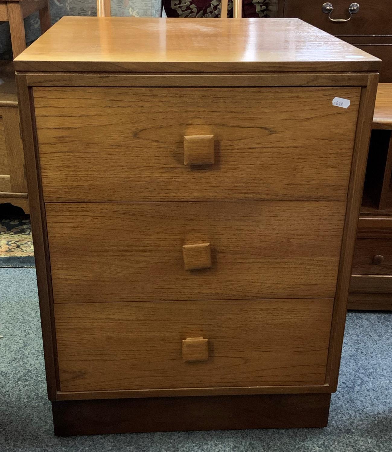 A pair of teak 3 drawer bedside chests together with a matching 3 drawer chest (3). - Image 3 of 3