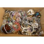 A quantity of costume jewellery