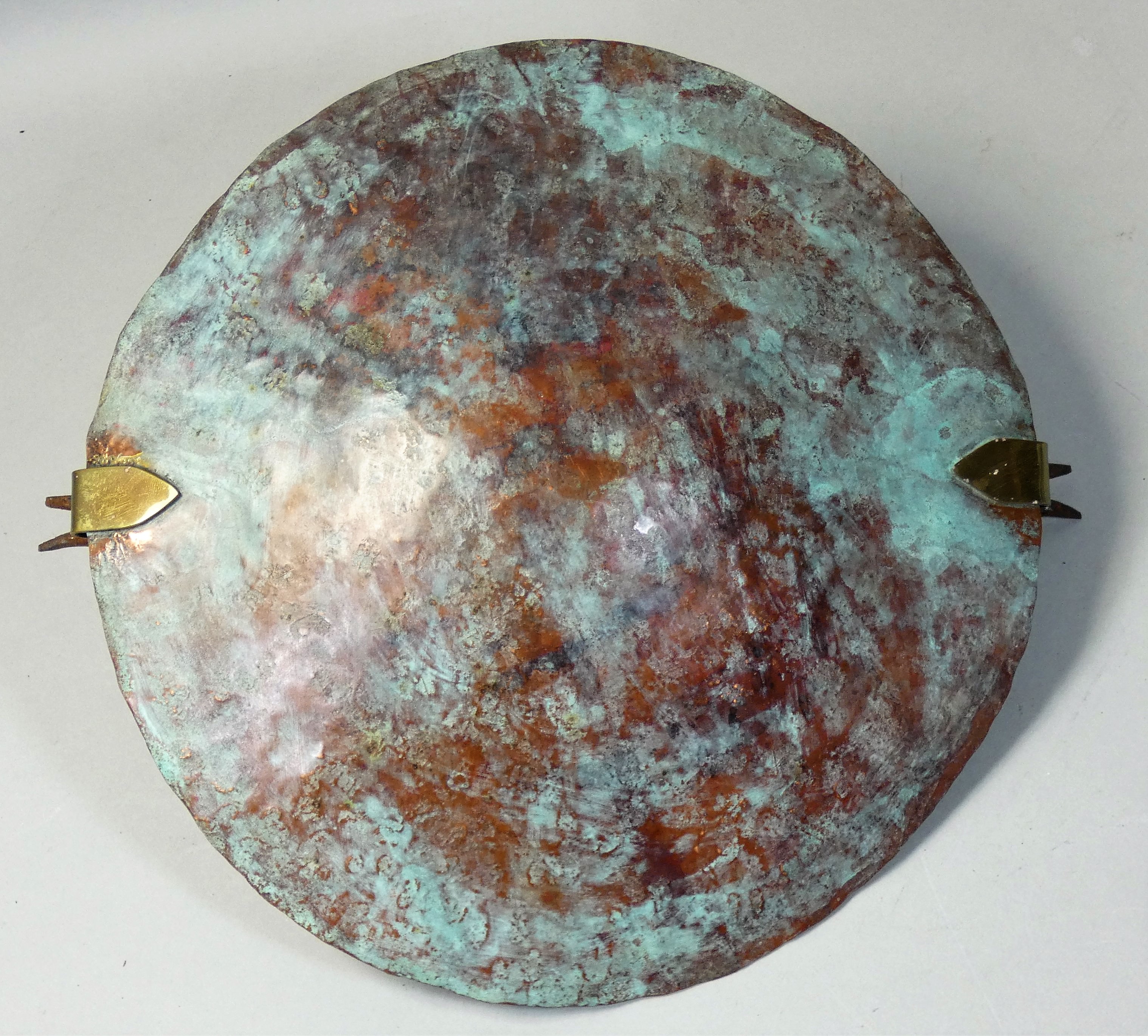 Roger Barnes, a patinated and hammered copper dish, with carry handle, diameter 22.5cm. - Image 2 of 2