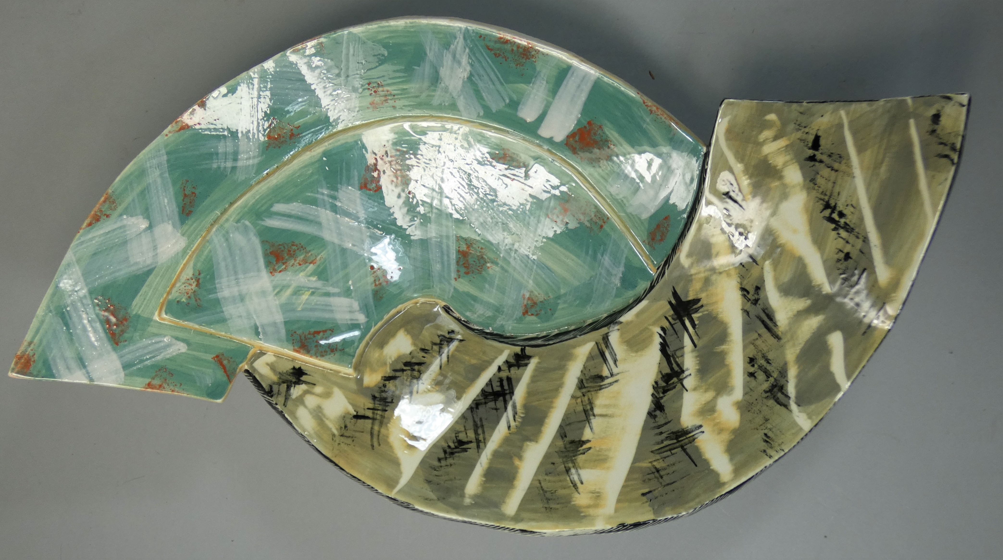 Carol McNicoll (b.1943), an unusual split ceramic bowl, in the form of two interwoven arches, - Image 2 of 4