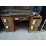 An early 20th Century walnut dressing table