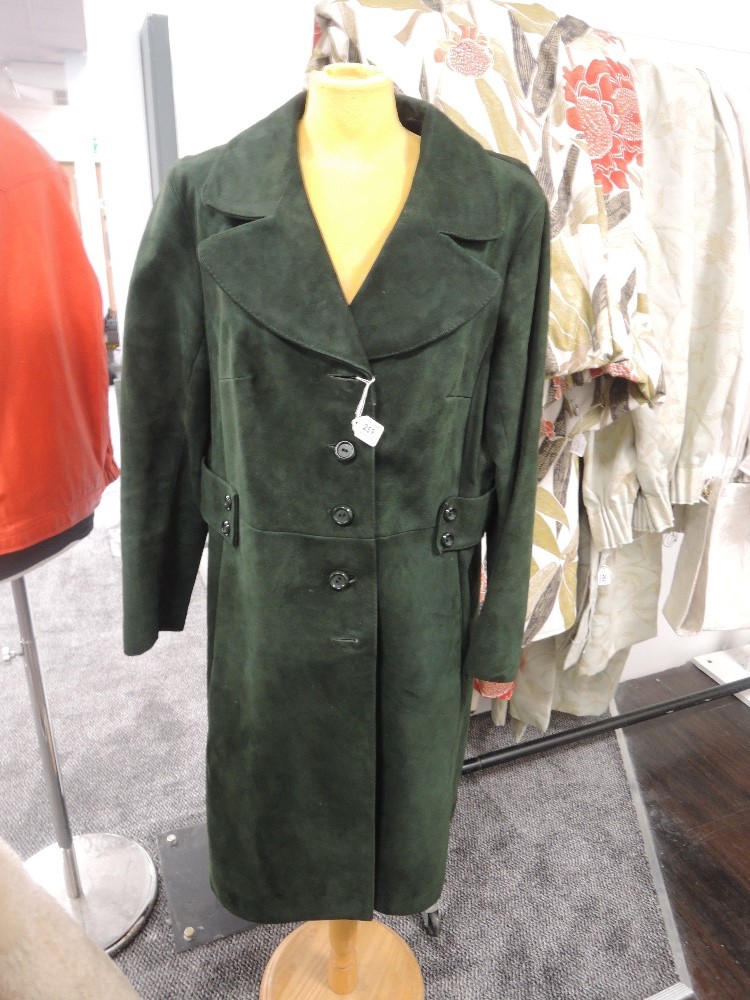 A vintage 1970s bottle green ladies suede coat in Good condition, small to medium size.