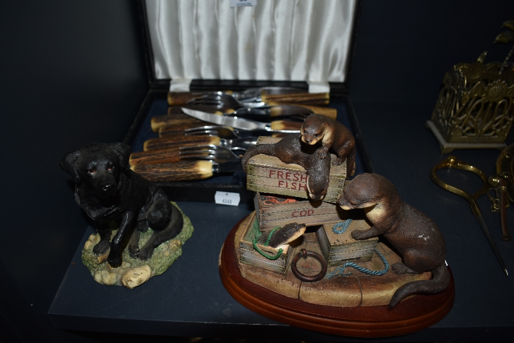 A Border Fine Arts study Otters, Labrador figurine and a boxed set of horn handled steak knives