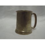 A silver tankard of plain traditional form, Birmingham 1958, Joseph Gloster Ltd approx 163.6g