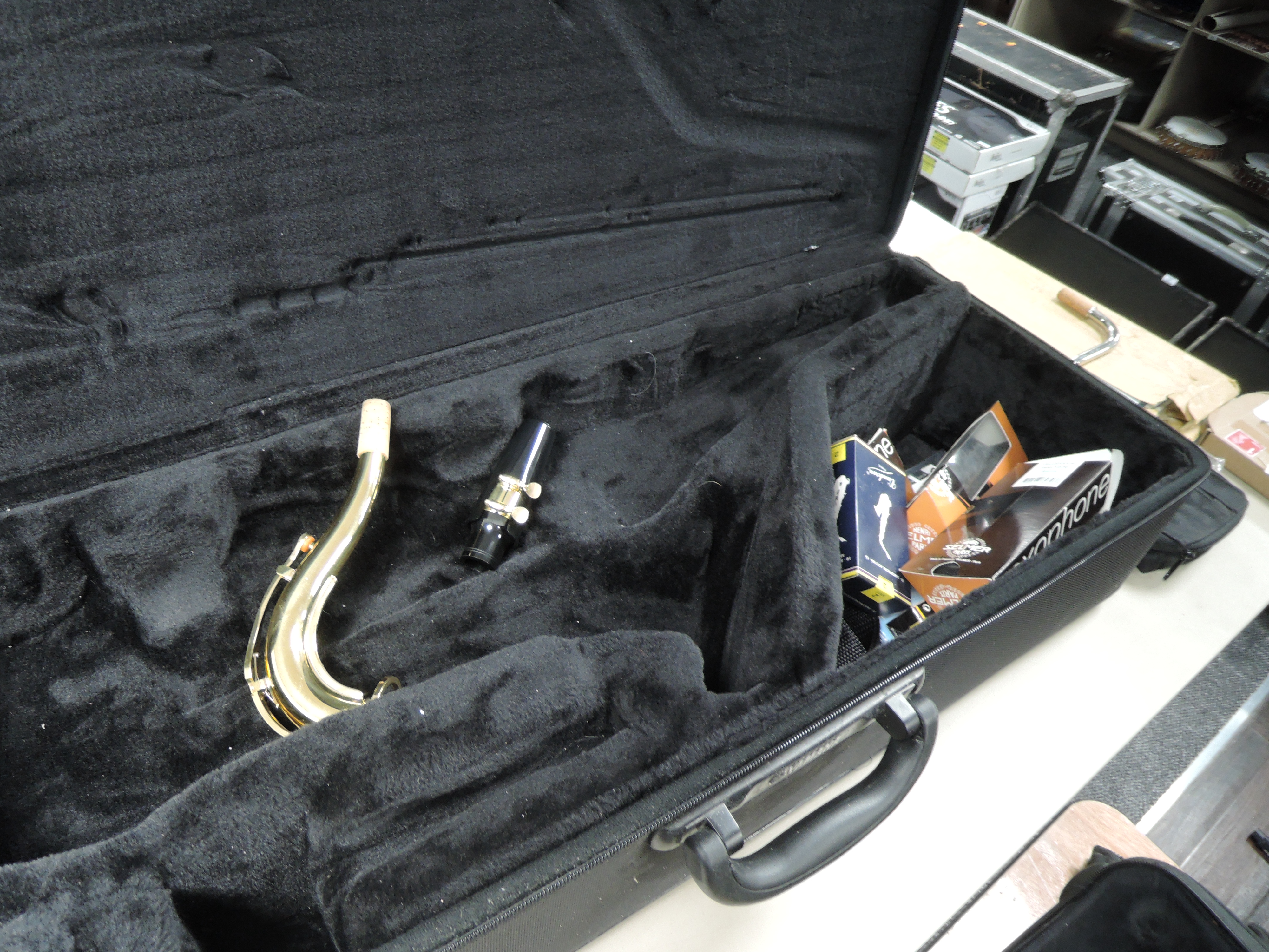 A Yamaha Tenor saxophone, in fitted yamaha case - Image 4 of 4