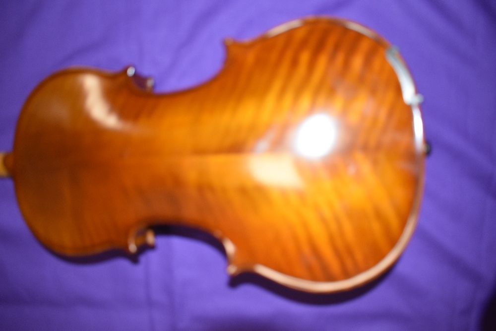 A traditional violin, labelled Primavirera - Image 2 of 3