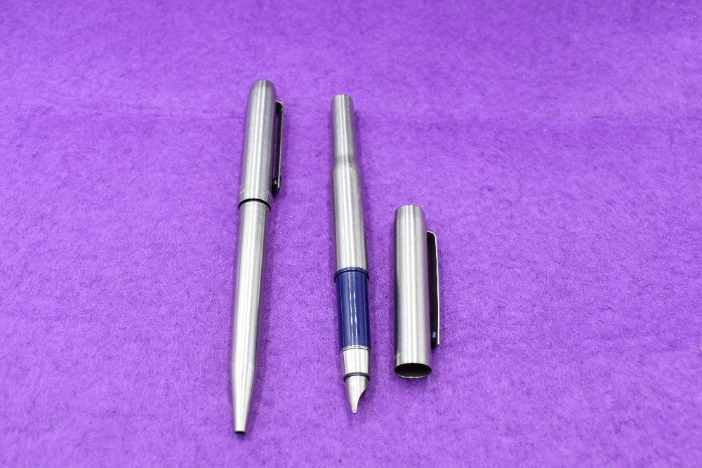 A Parker 25 Flighter fountain pen and ballpoint pen in stainless steel