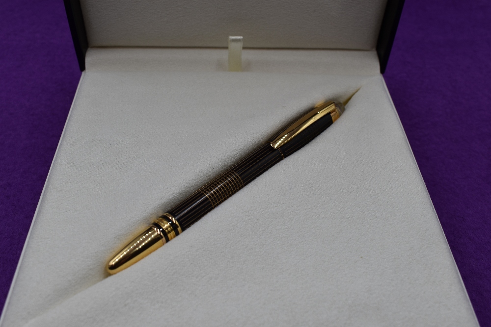 A Montblanc Starwalker fountain pen, with gold trim, in original presentation box. This pen is