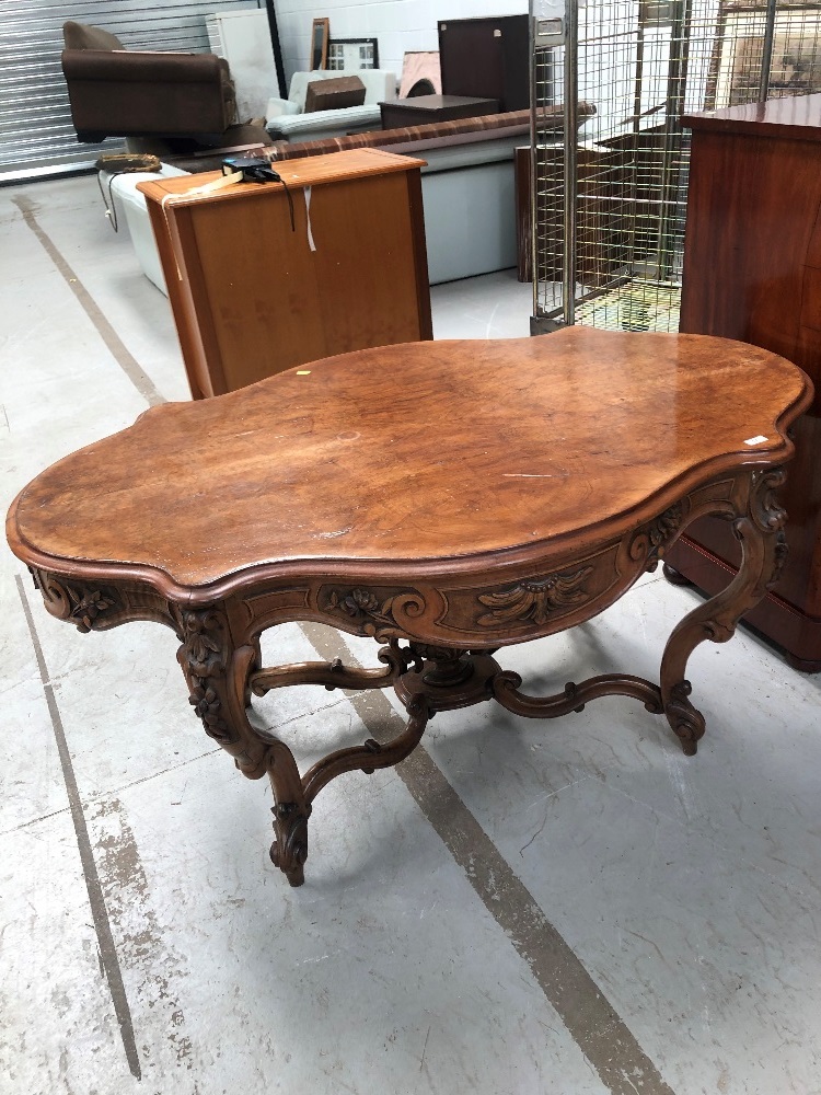 A Victorian walnut oval centre table having scroll frame and vase finial under, width approx. 142cm