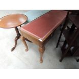 An early to mid 20th Century mahogany duet stool having late pink upholstered lift lid and