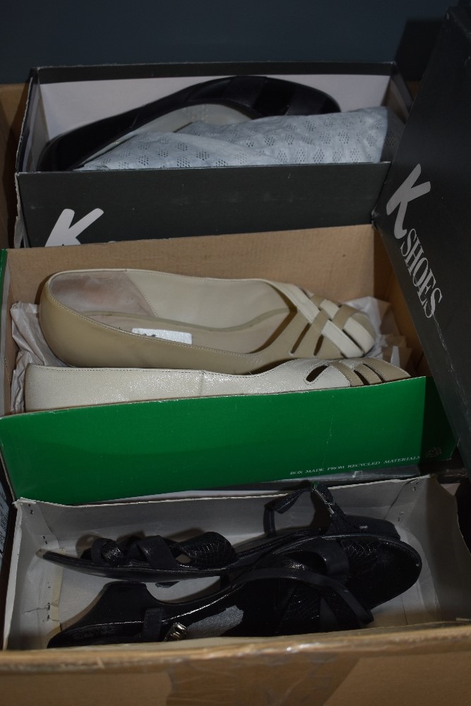 A box of ladies shoes, mixed styles,some as new in boxes. Includes K shoes and hotter.