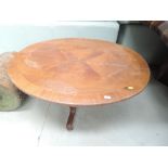 A reproduction Regency coffee table approx. Width 110cm