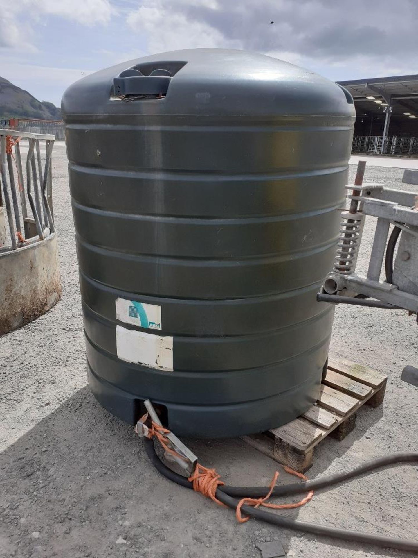 1700LTR FUEL TANK COMPLETE WITH HOSE & N - Image 2 of 2