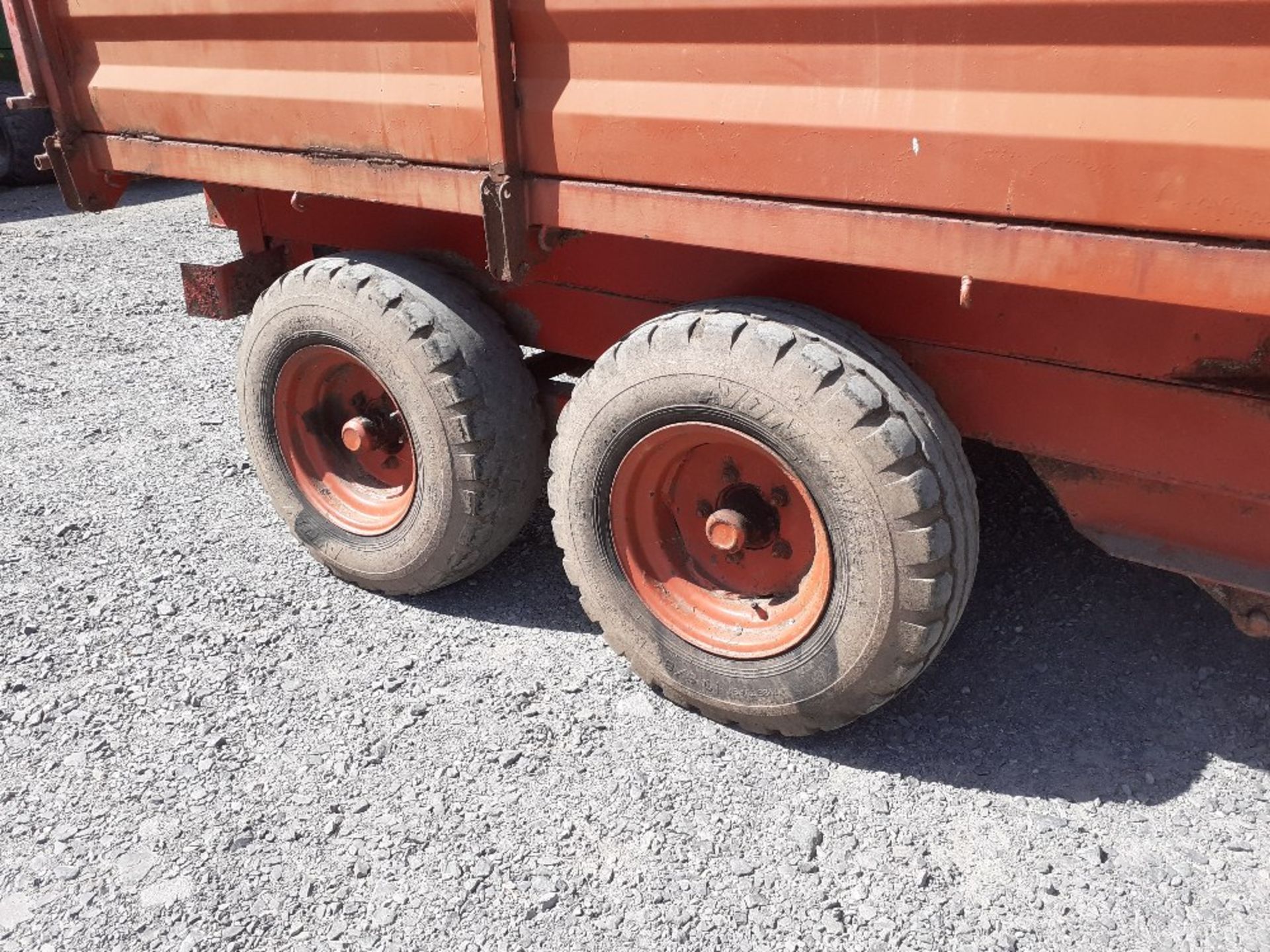 8TON MARSHALL TIPPING TRAILER WITH SILAG - Image 3 of 6