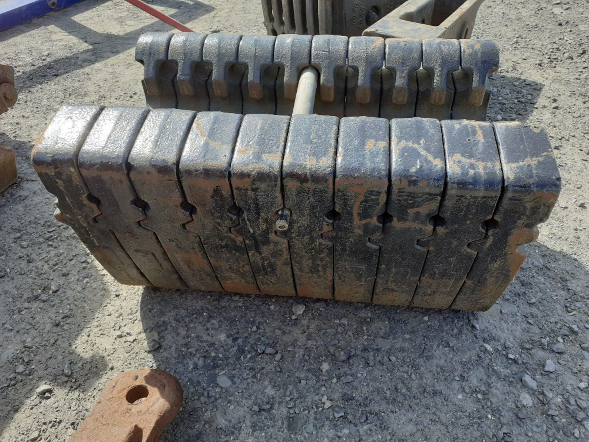 TRACTOR FRONT WEIGHTS - Image 3 of 3