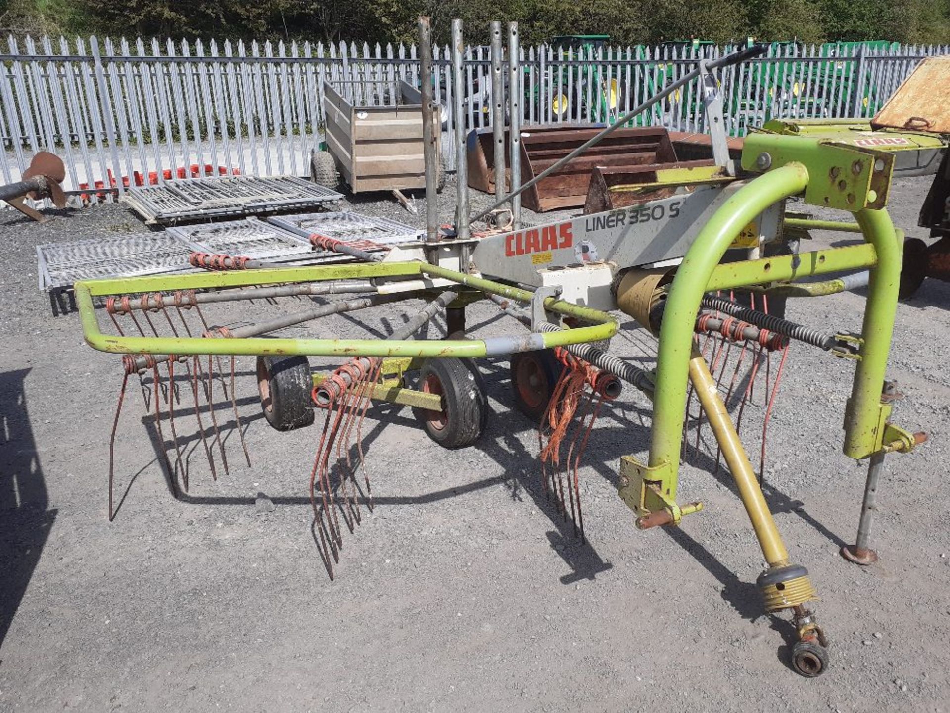 CLAAS LINER 350S SINGLE ROTA RAKE. 2007 - Image 2 of 3