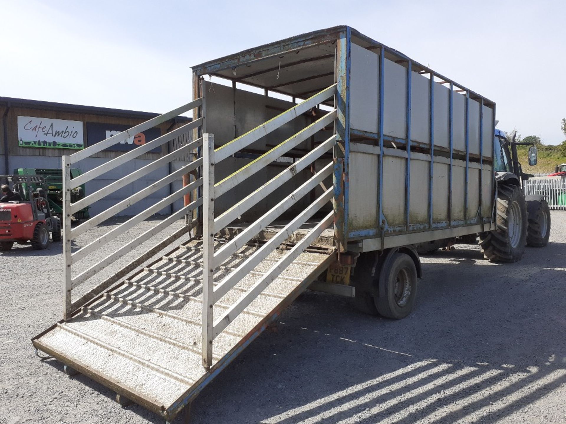 CATTLE LIVESTOCK BOX - Image 4 of 5