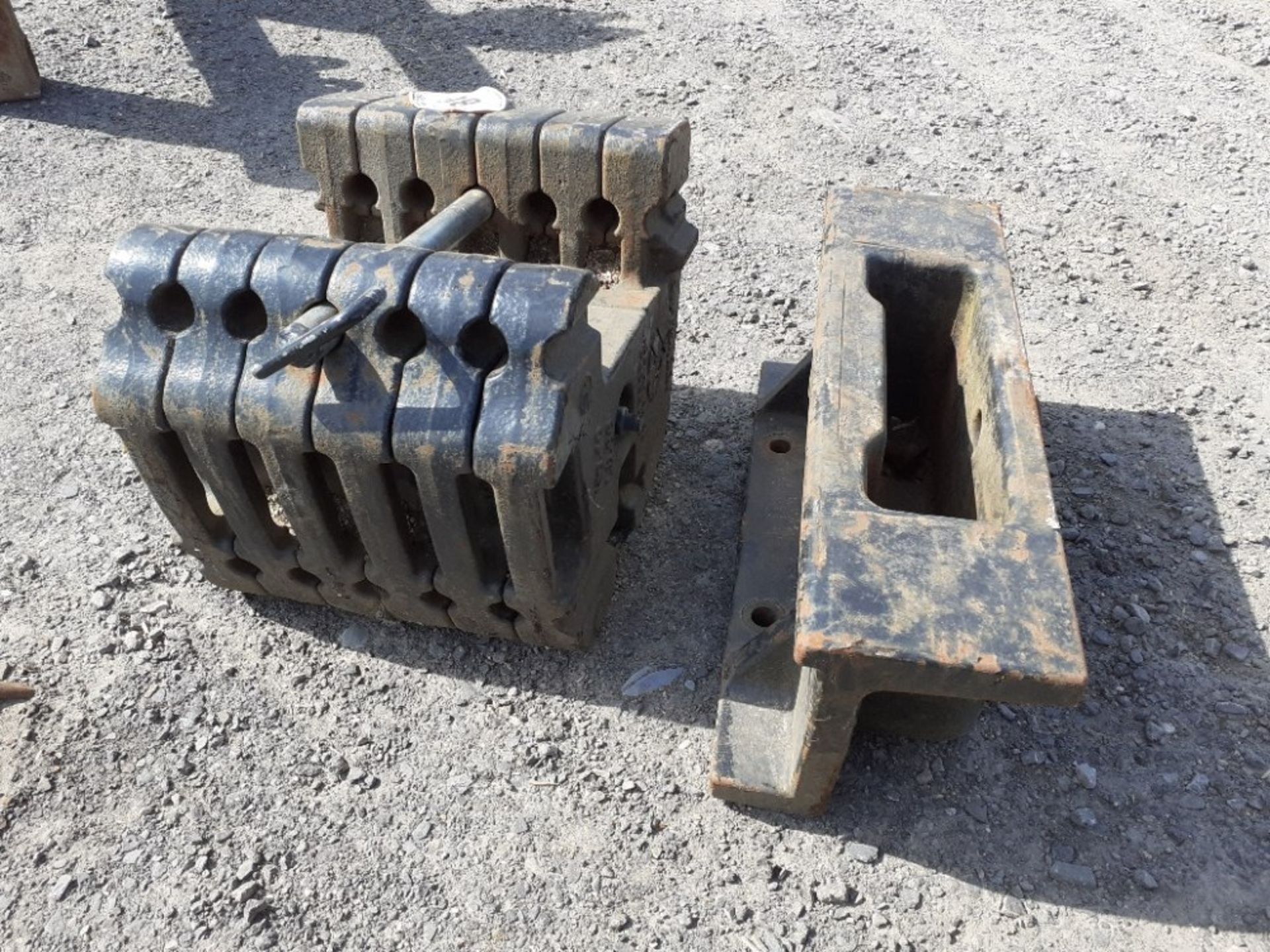 TRACTOR FRONT WEIGHTS - Image 3 of 4