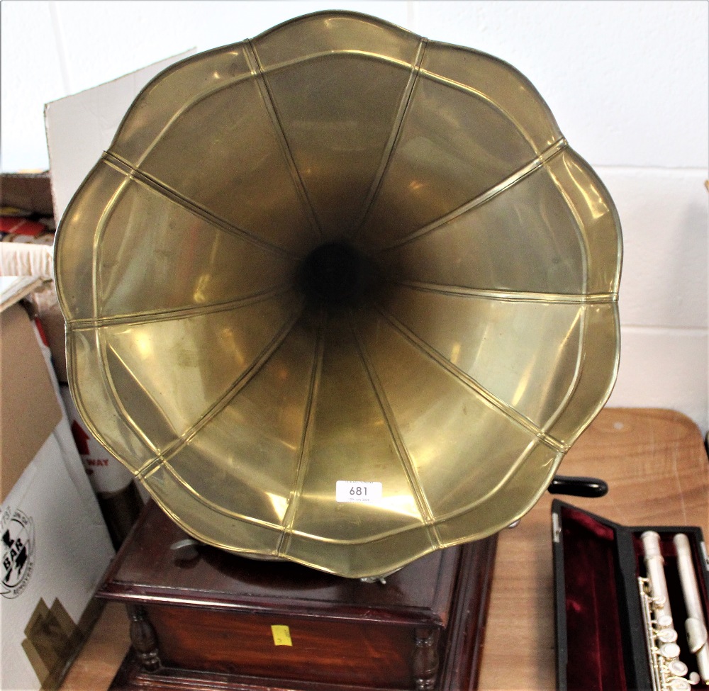 A vintage gramophone for shellac and 78 rpm discs - comes with spare stylus - Image 2 of 3